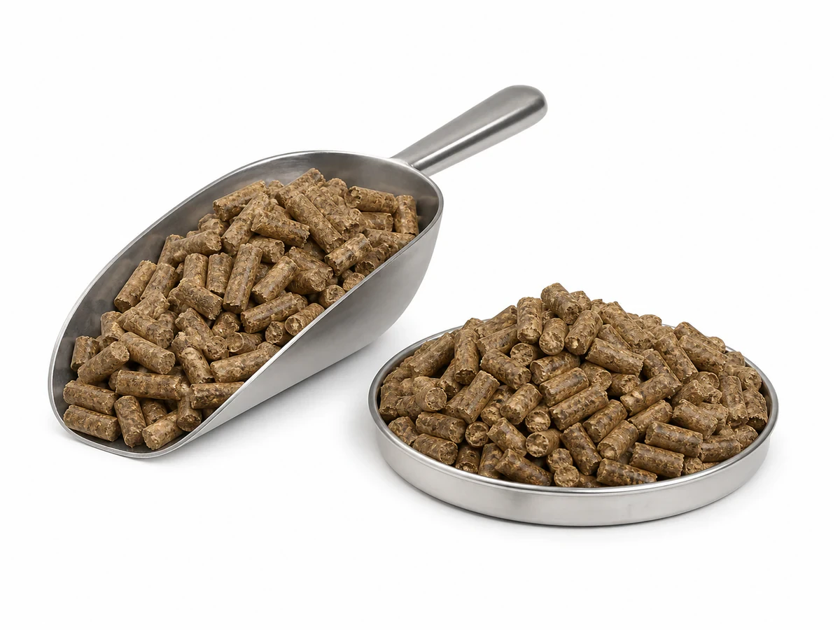 Uniform cylindrical brown palm biomass fuel pellets in bulk